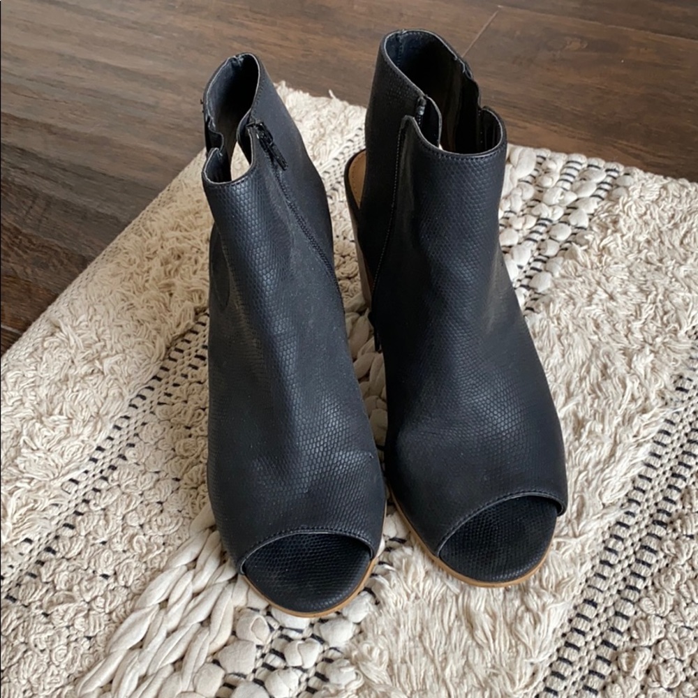 Steve Madden open toed ankle booties